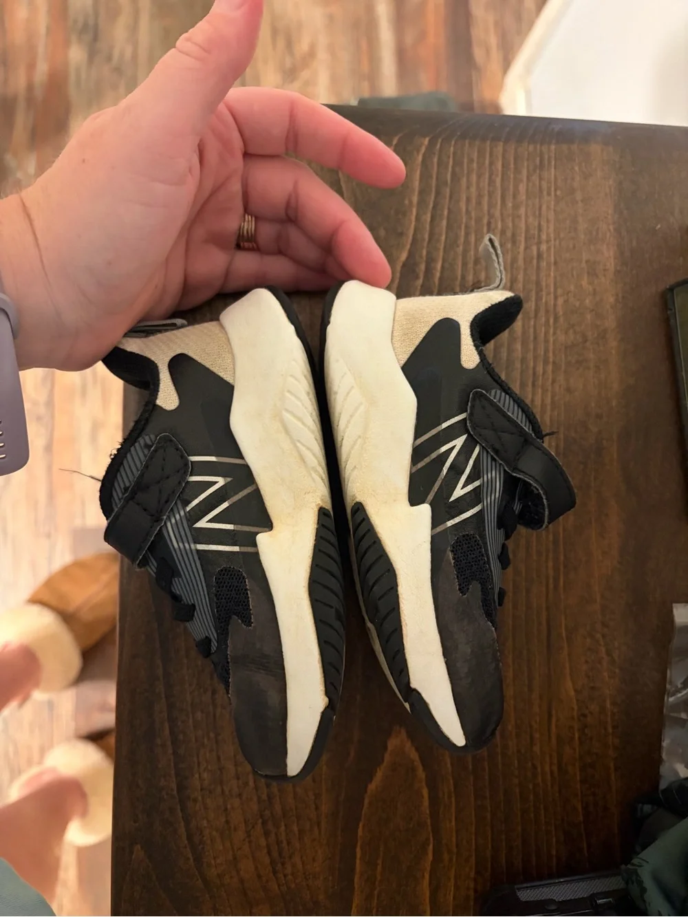 New Balance Rave Run v2 Bungee Lace & Top Straup Toddler Sneakers Black/White 8c
